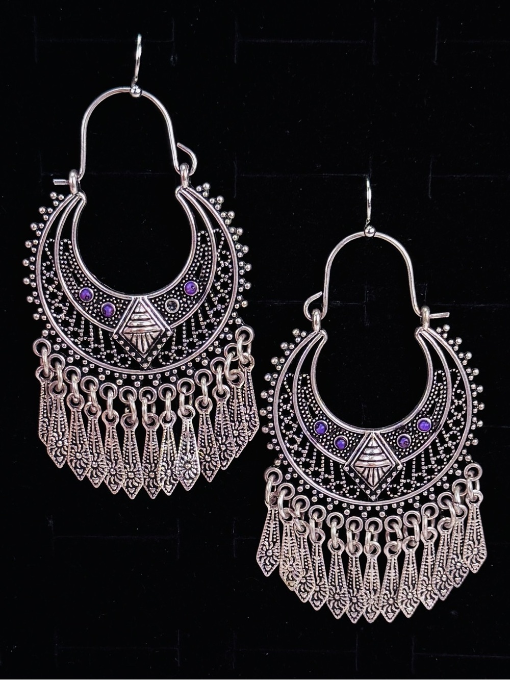 Beautiful silvertone southwestern fringe accent pierced earringss